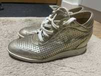 Buty na koturnie Kazar