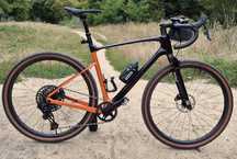 Gravel Giant Revolt X Advanced Pro 1 AXS  koła carbonowe, elektryka
