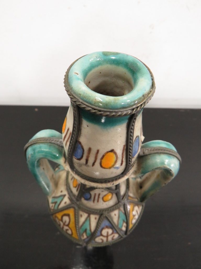 Jarrinha árabe em cerâmica e metais.