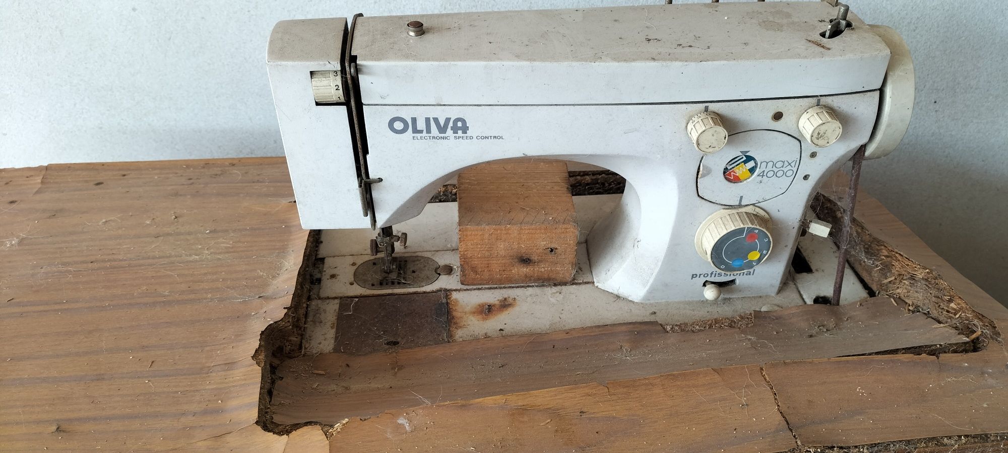 Máquina costura Olivia