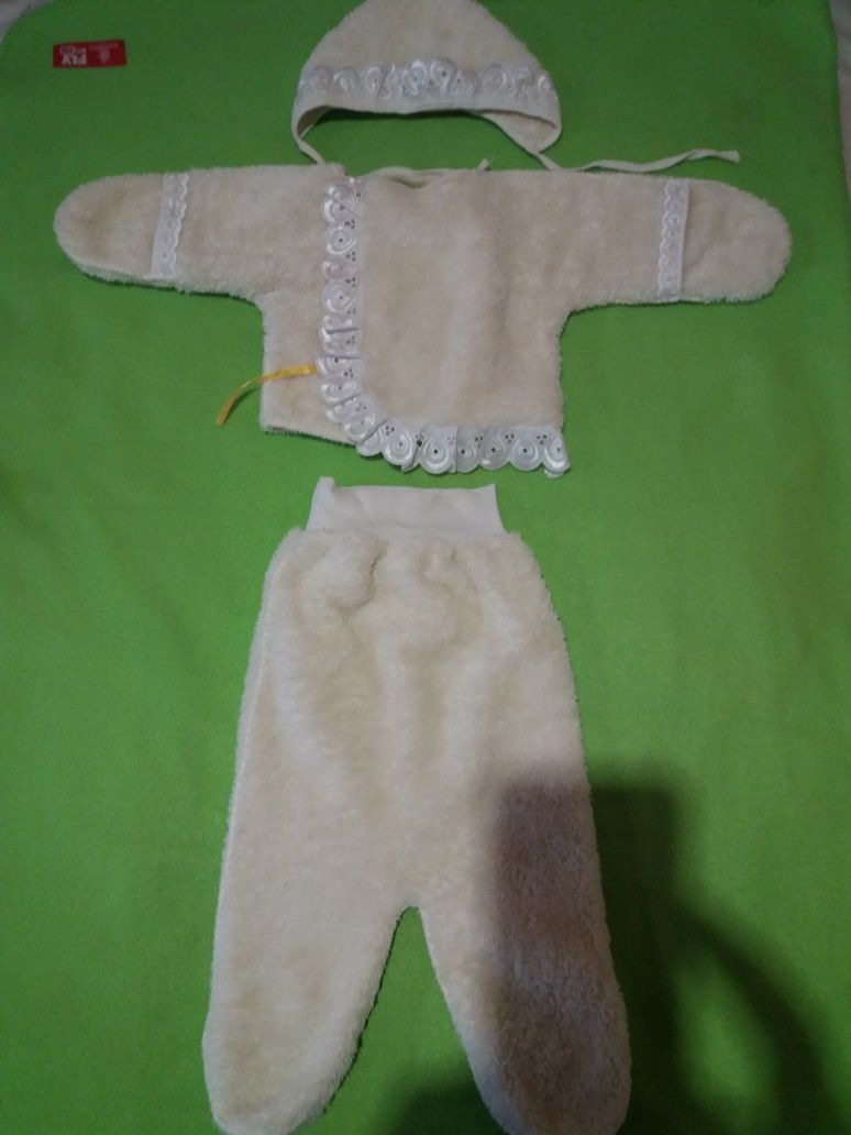 Теплий костюмчик для новонародженого