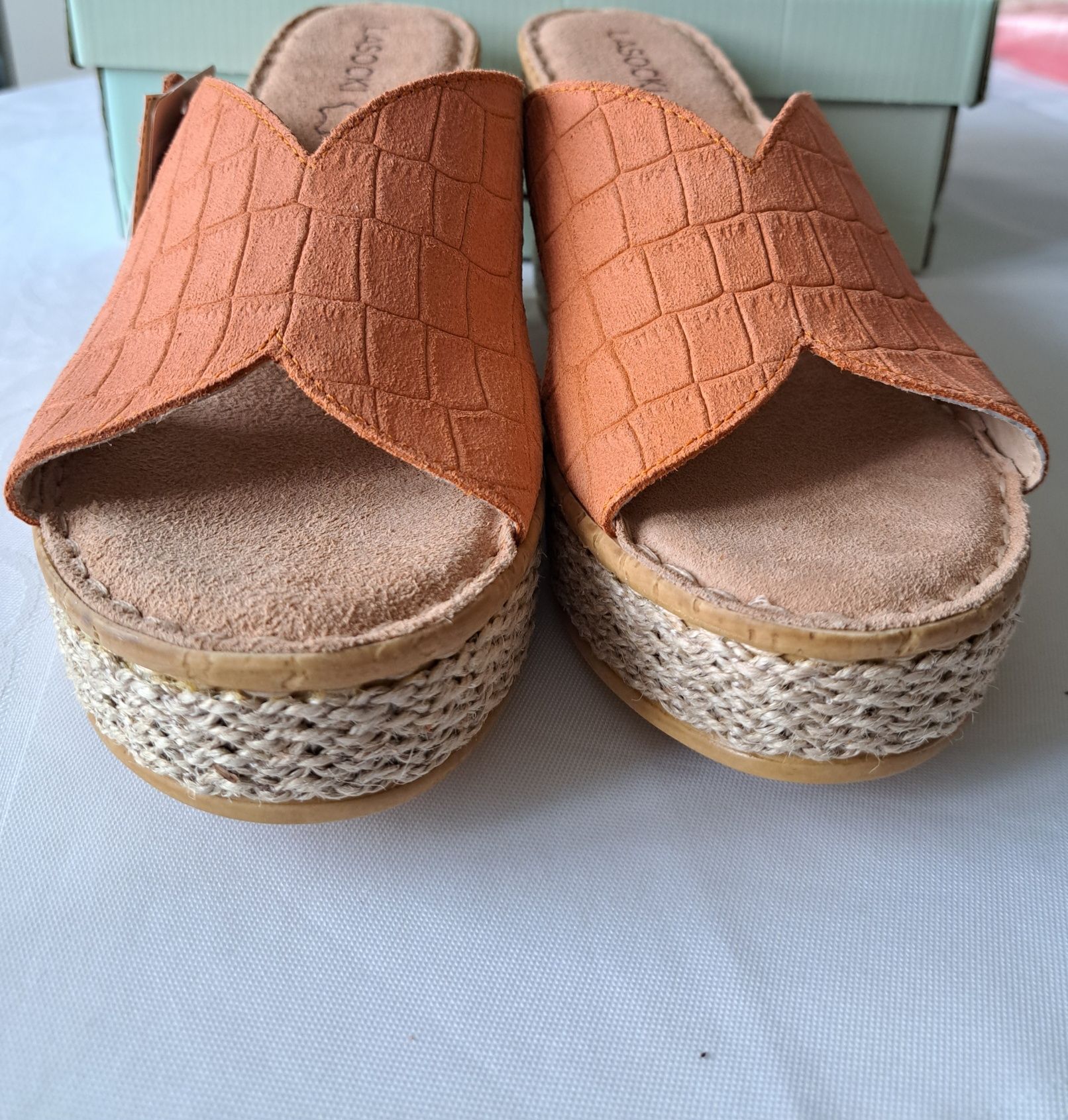 Lasocki sandały klapki na koturnie skórzane pomarańczowe 40