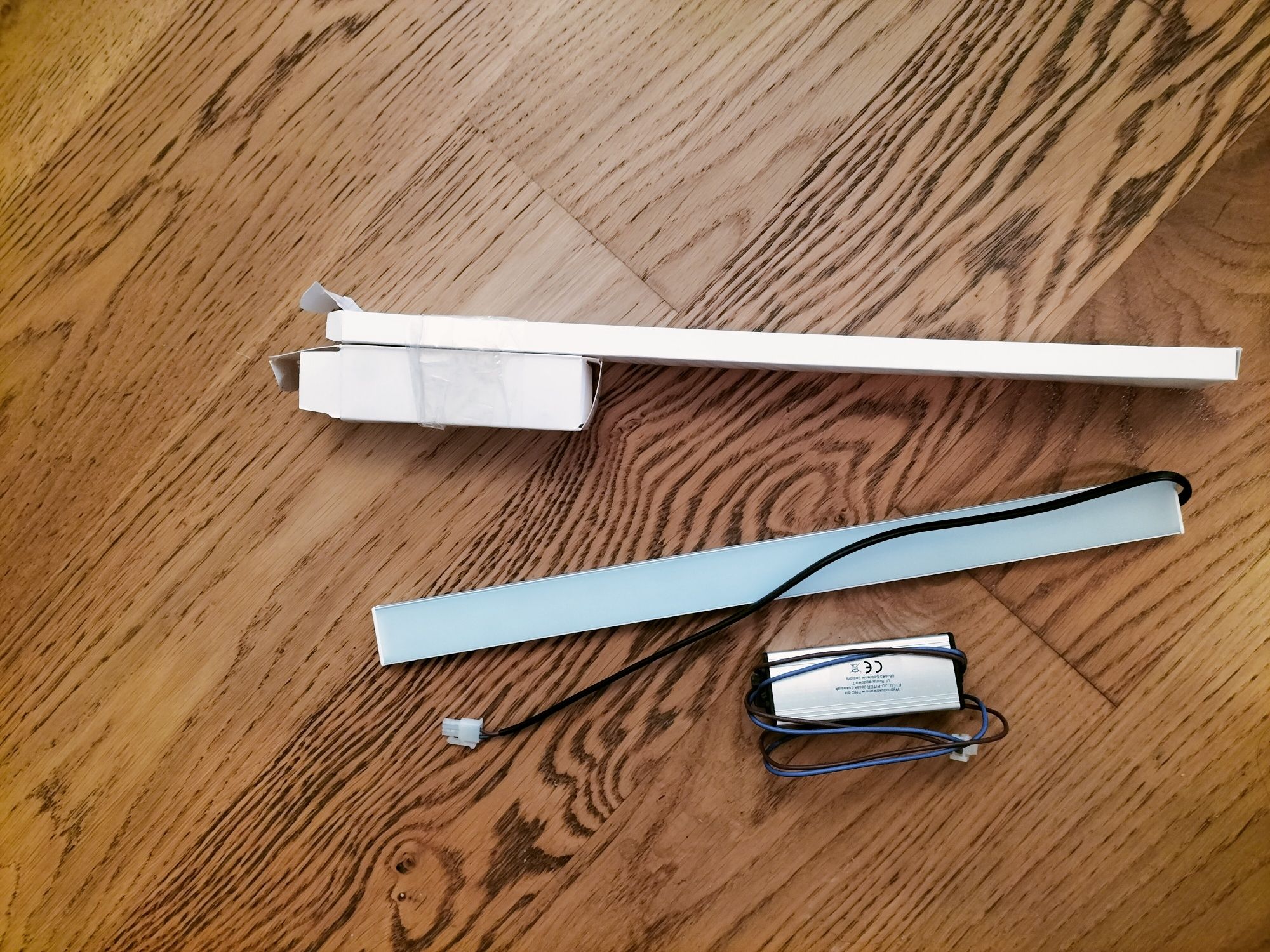 Lampa samochodowa do ciężarówki i nie tylko
Listwa posiada aluminiową