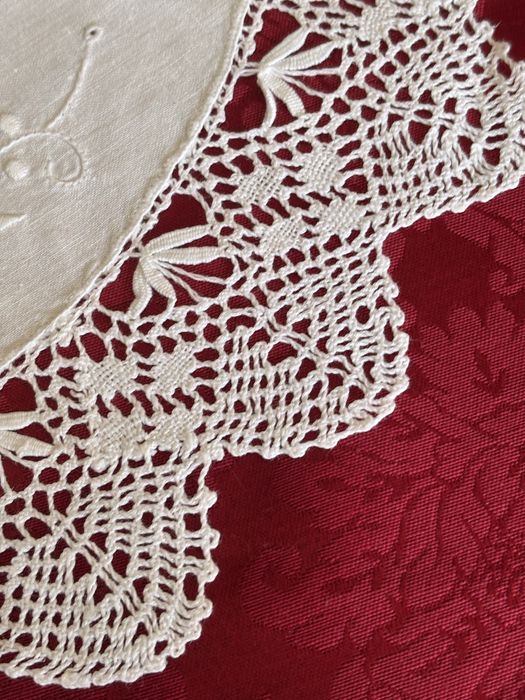 Pano em linho e renda