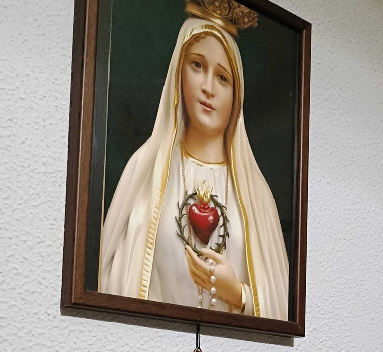 Taças de Arte sacra e cruz de cristo trabalhada