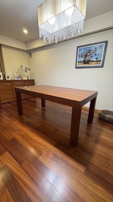 Mesa de jantar (Madeira Maciça)