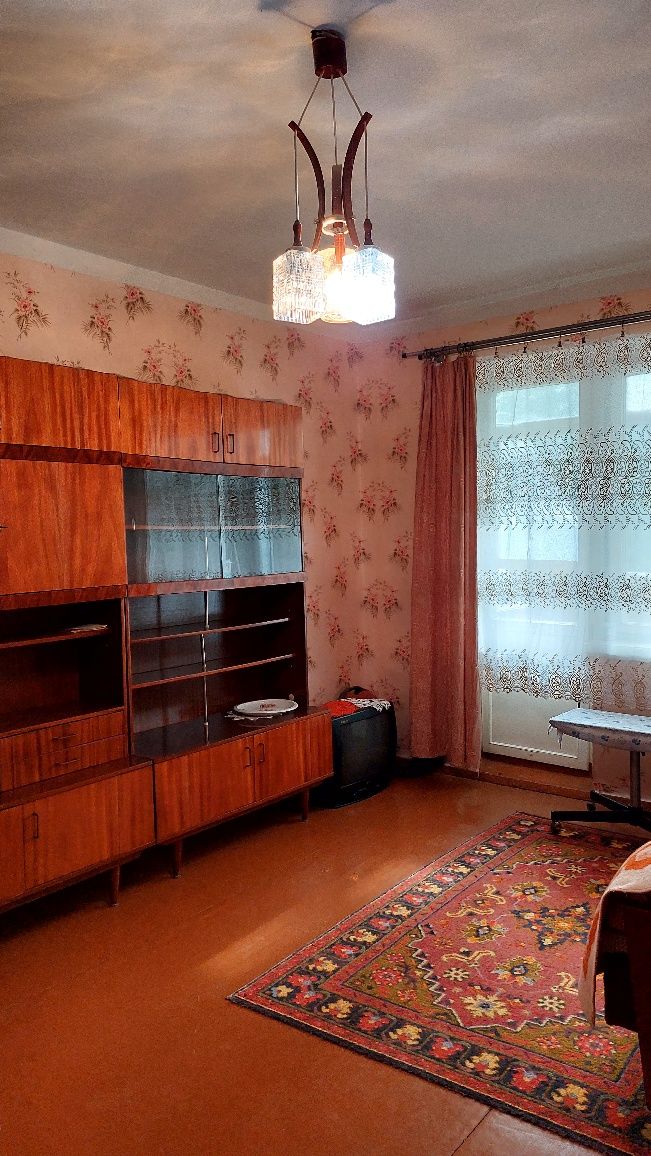 Продаж 2 к. квартири на третьому поверсі