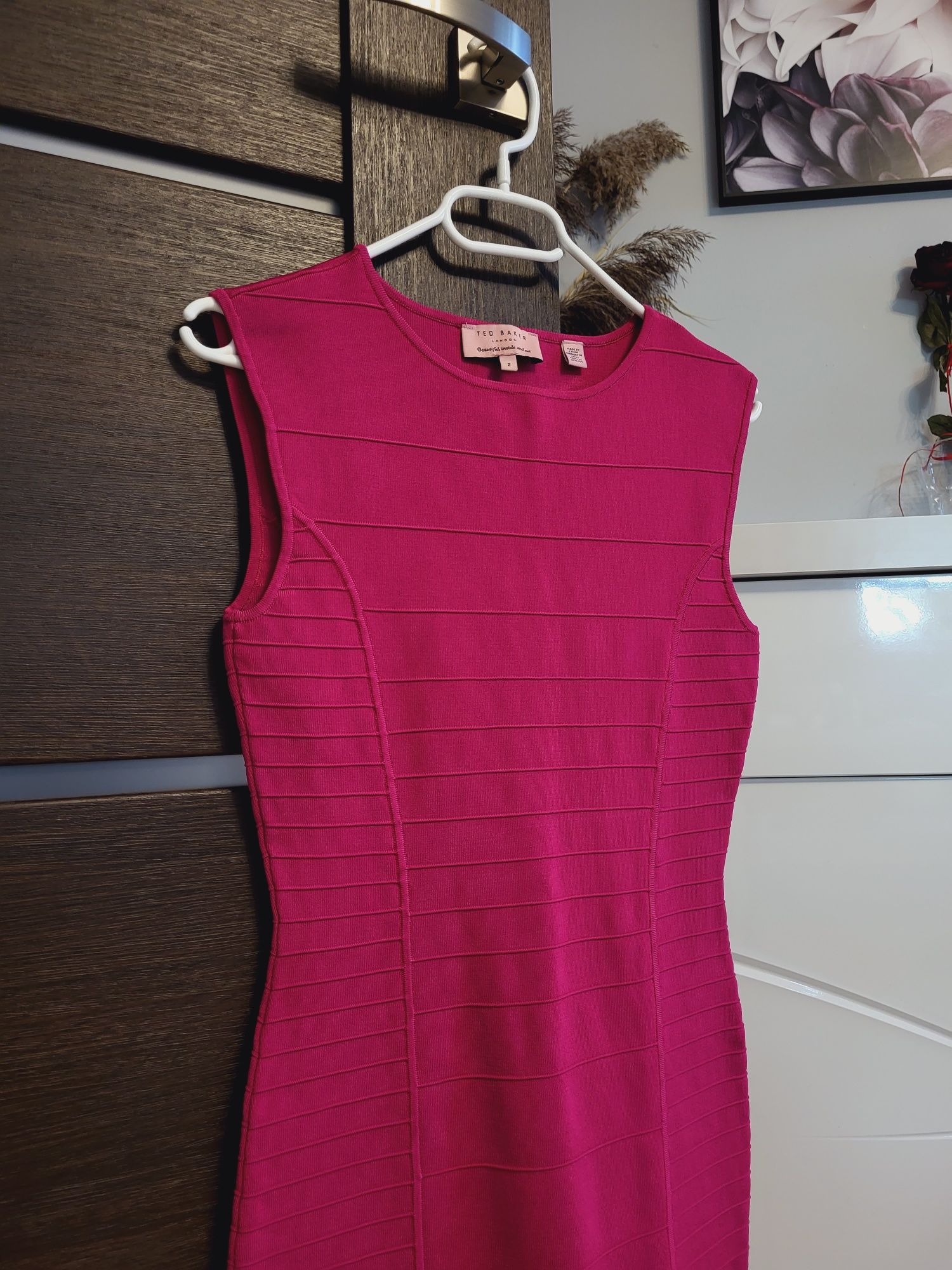 Piękna różowa sukienka bodycon dopasowana wiskoza Ted Baker rozmiar S