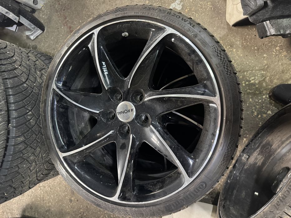 Резина 235/35 R20 Continental зима