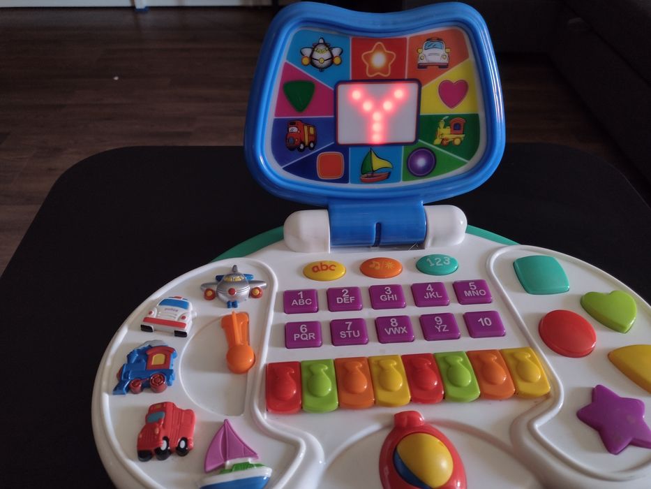Zabawkowy laptop