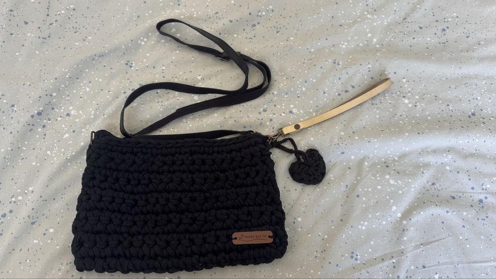 Mala feita à mão 25 cm com alça preta e dourada