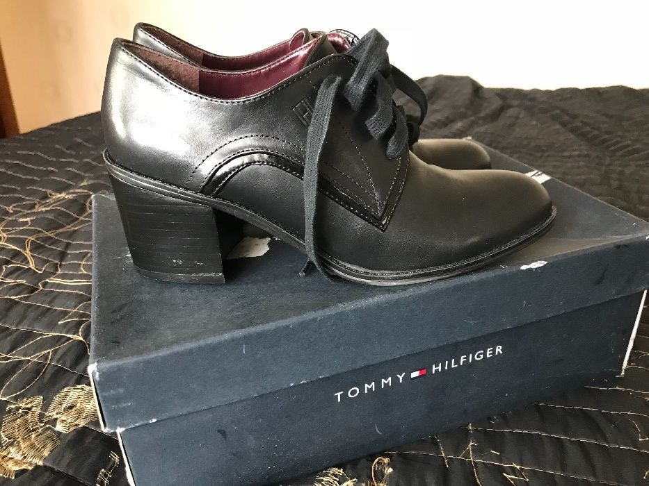 Продам новые женские полуботинки ботинки Tommy Hilfiger