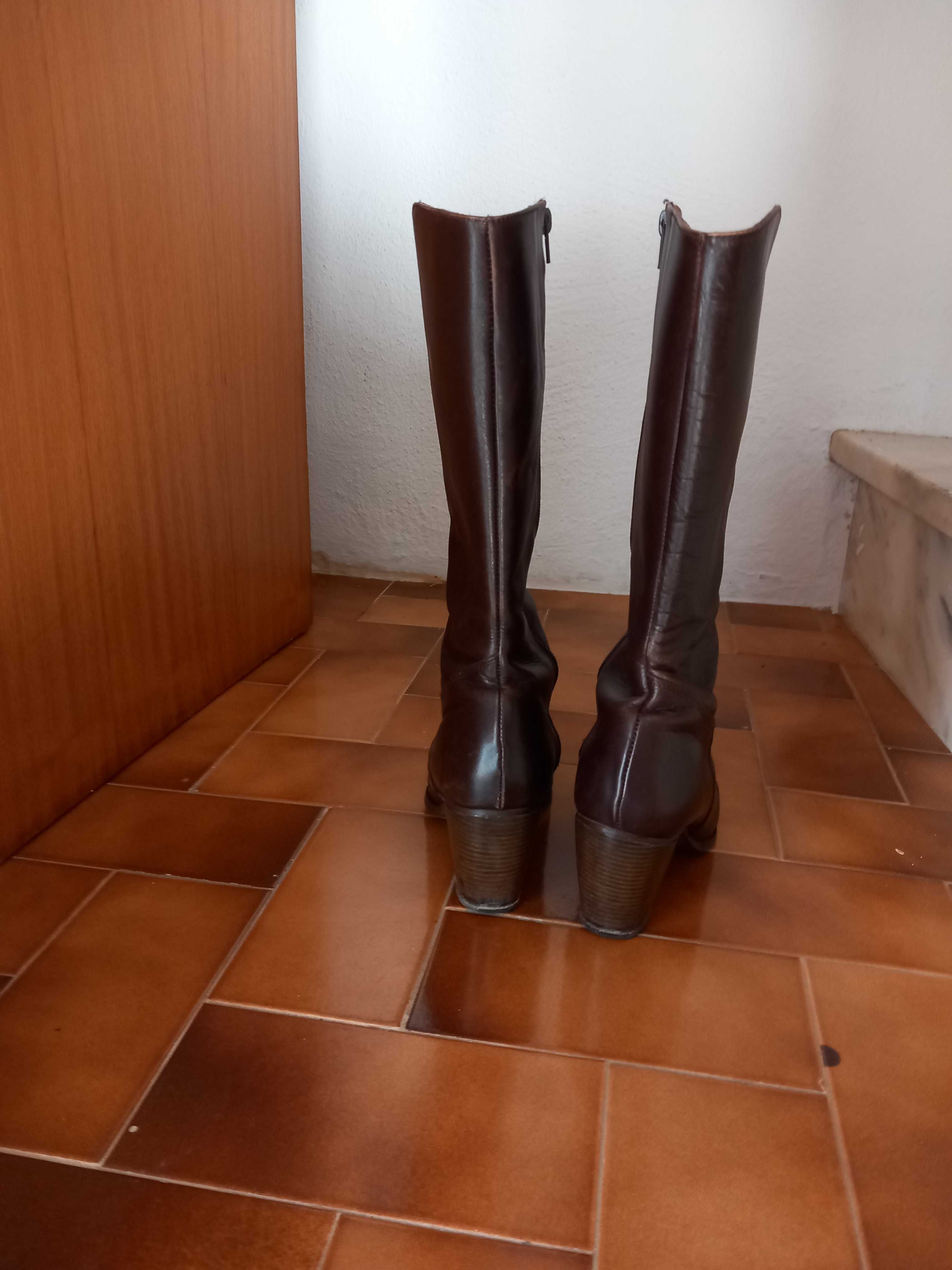 Botas cano alto 38 pele
