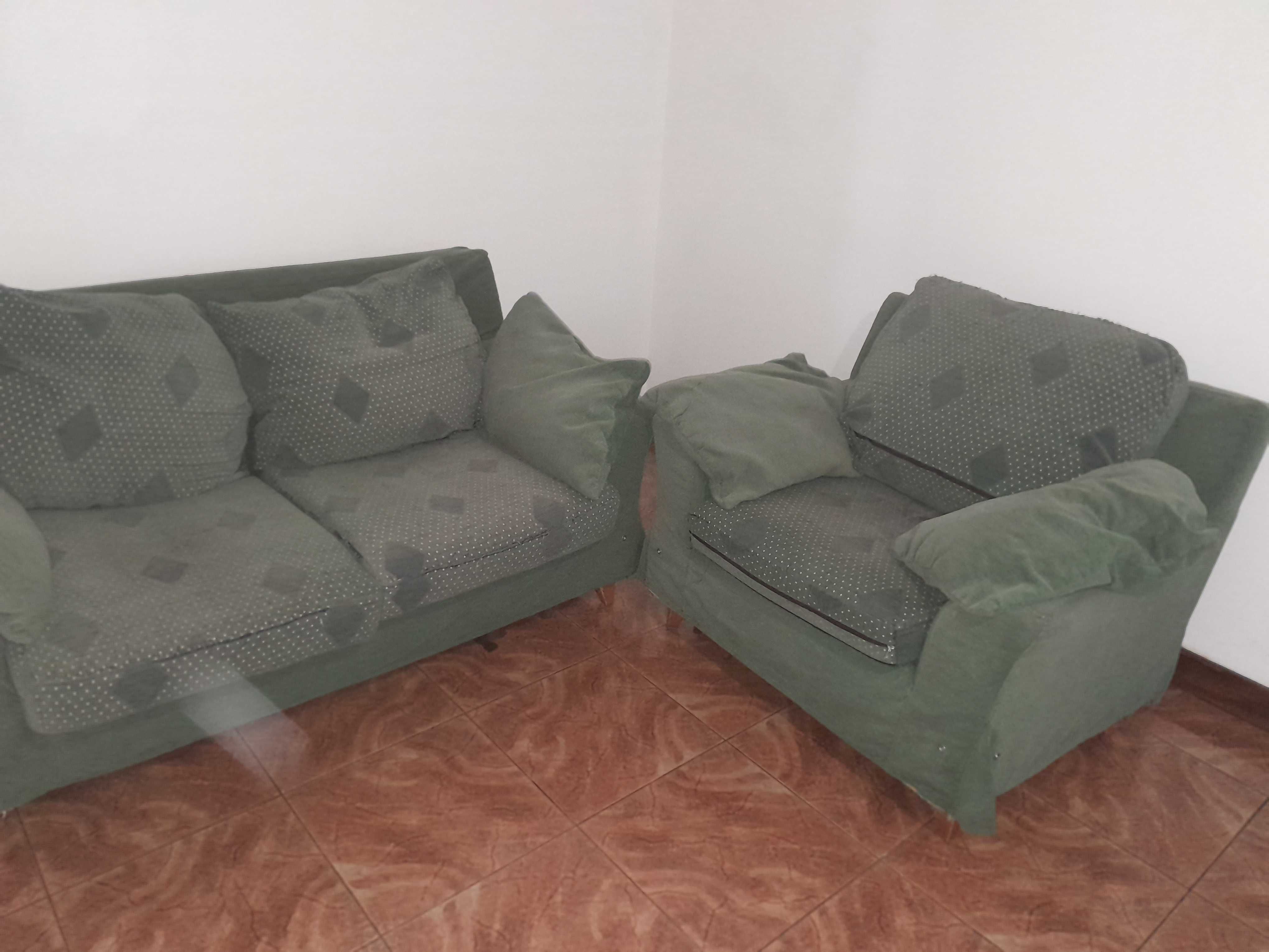 Sofá de um e dois lugares ( Doação)