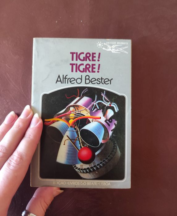 Livro de bolso de ficção científica