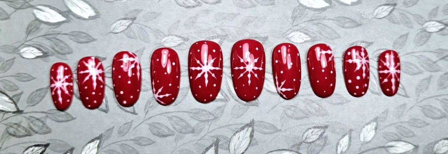 Czerwone tipsy handmade z gwiazdkami