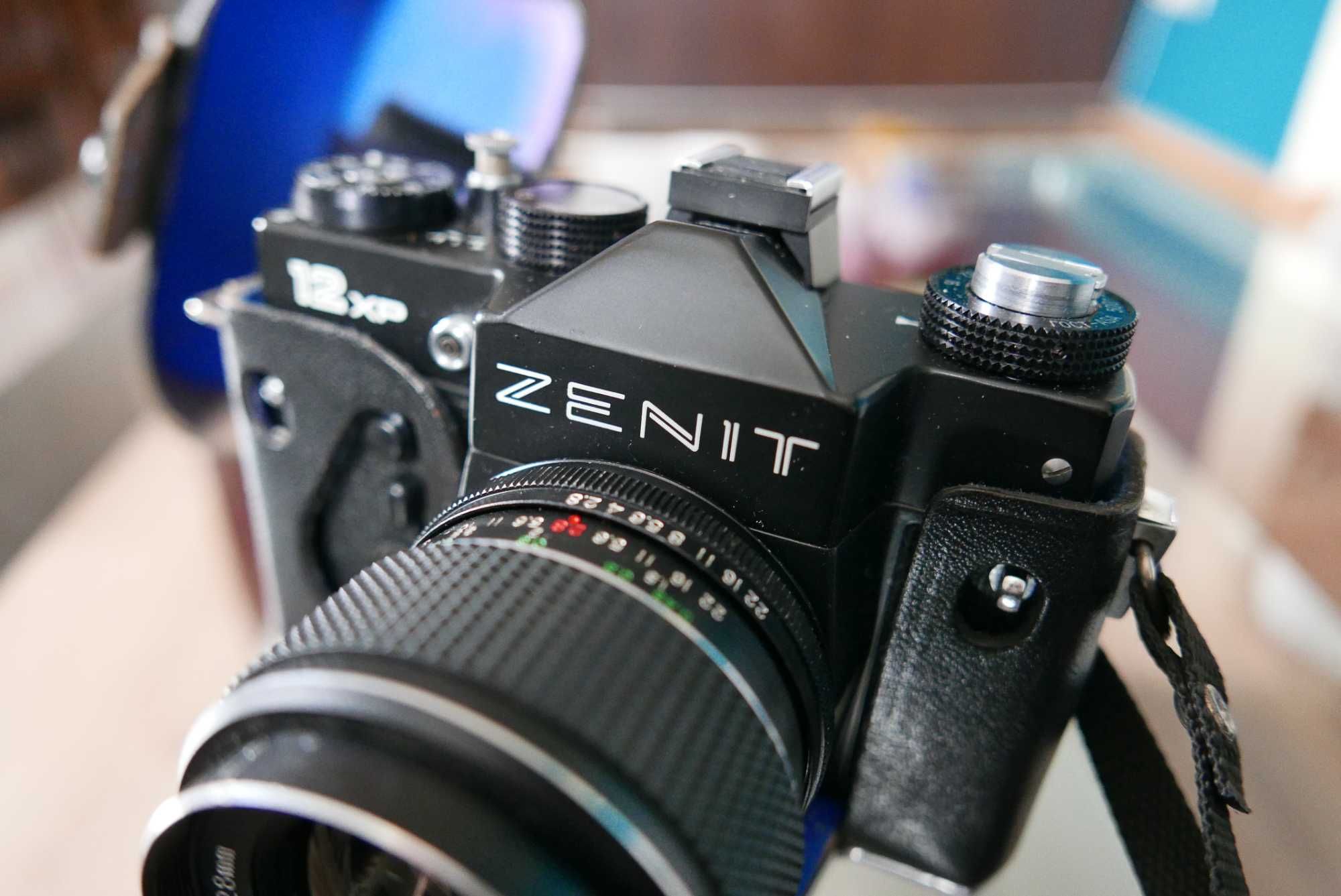 Auto Chinon 55mm f/1,7 Made in Japan. GRATIS Zenit!
