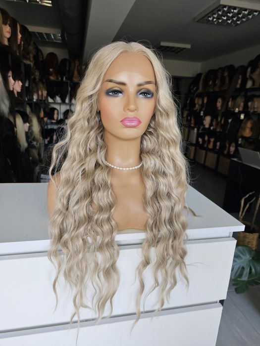 Długa peruka premium Aniela słowiański blond lace front naturalny efek
