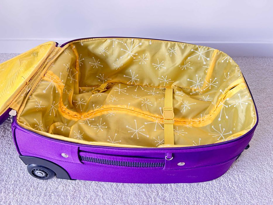 Mala de viagem com rodas lilás