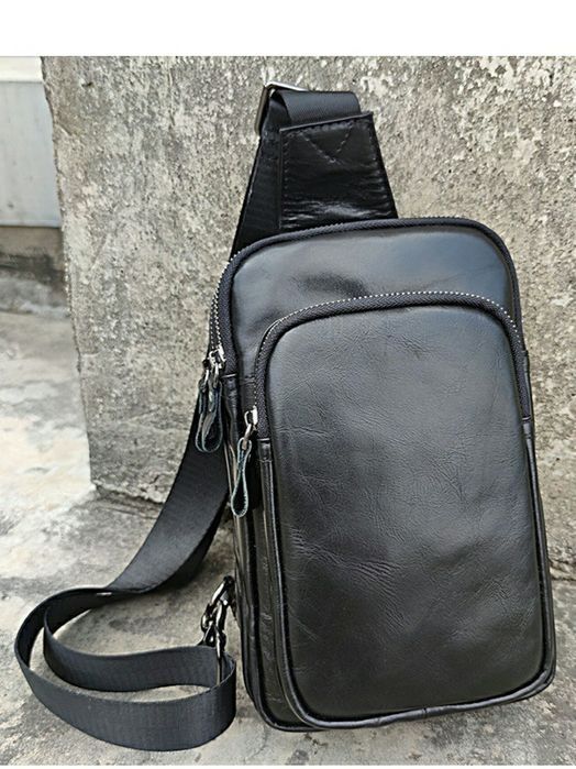 Сумка чоловіча нагрудна натуральна шкіра чорного кольору