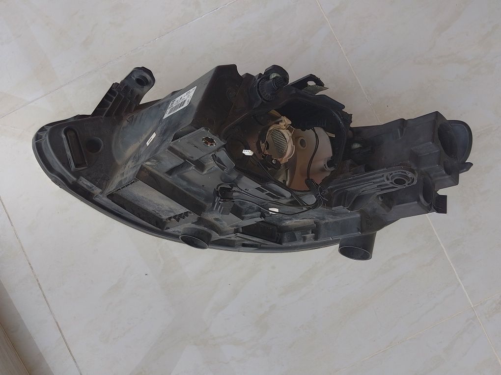 Фара передня права Seat ibiza 6J 2008-2012 Оригінал Б/В 6J1941022C