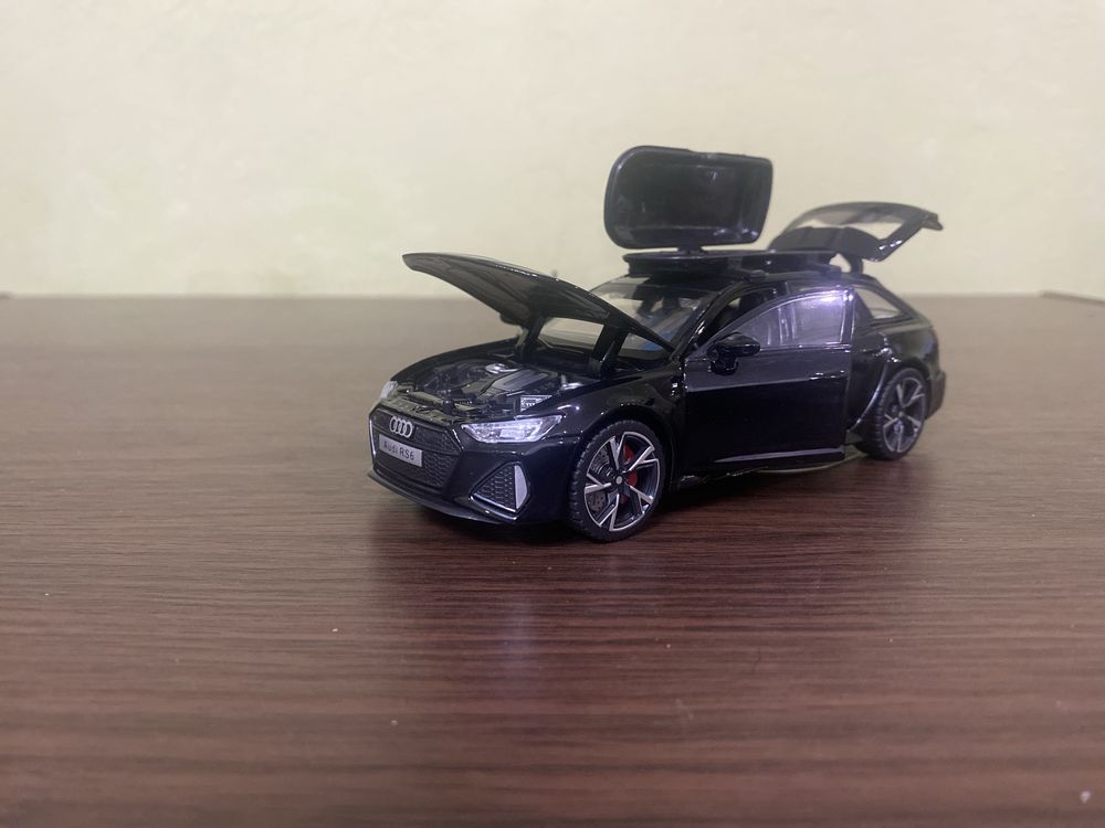 Модель авто 1:32 Audi RS6