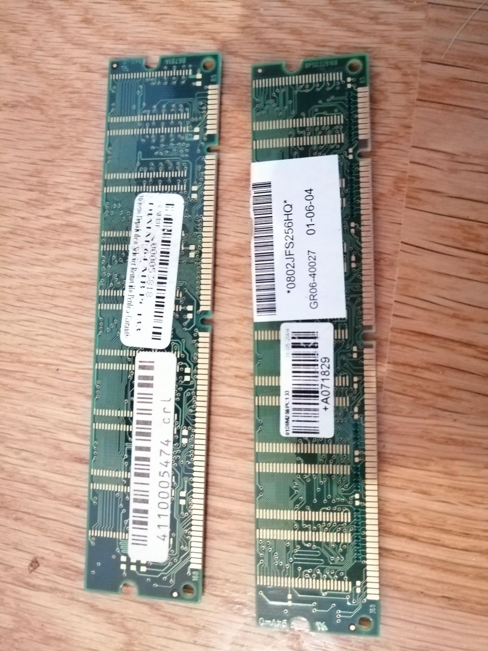 Placas de computador antigo: memória RAM, placa gráfica, de som, modem