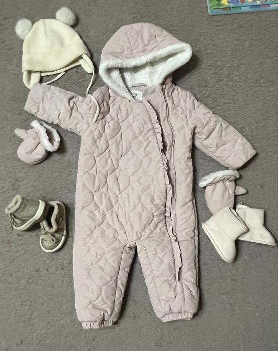 Комбінезон зимовий CA шапка H&M зимове взуття