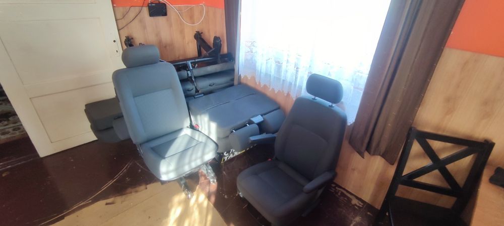 Komplet foteli VW T5 caravela stan bardzo dobry dziewięco osobowy