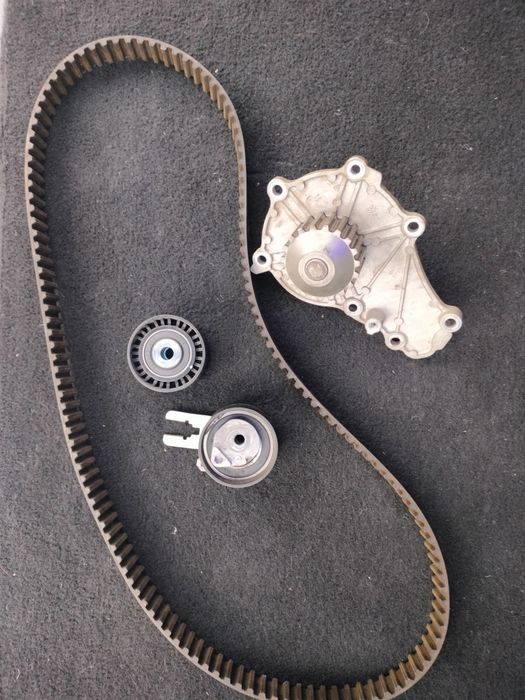 Ремінь ГРМ, ролики, помпа. Форд фокус2
