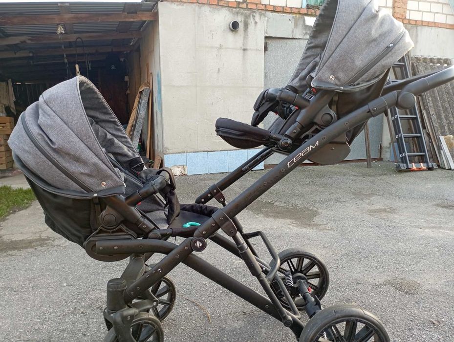 Коляска для двійні