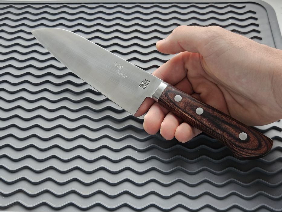 Nóż kuchenny japoński Hitohira Santoku kuty VG-1 ひとひら (一片)
