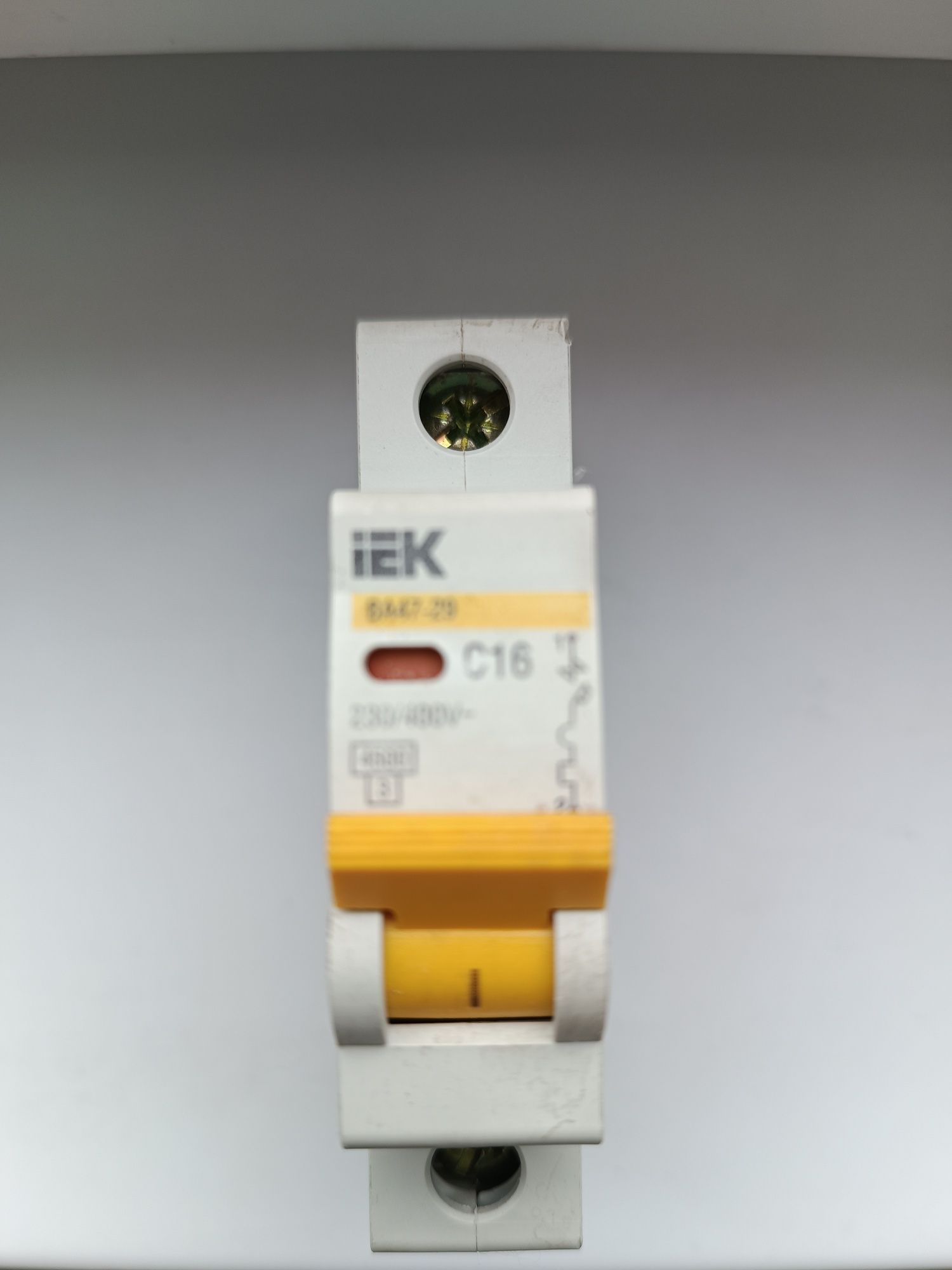 Автомат IEK 16 A