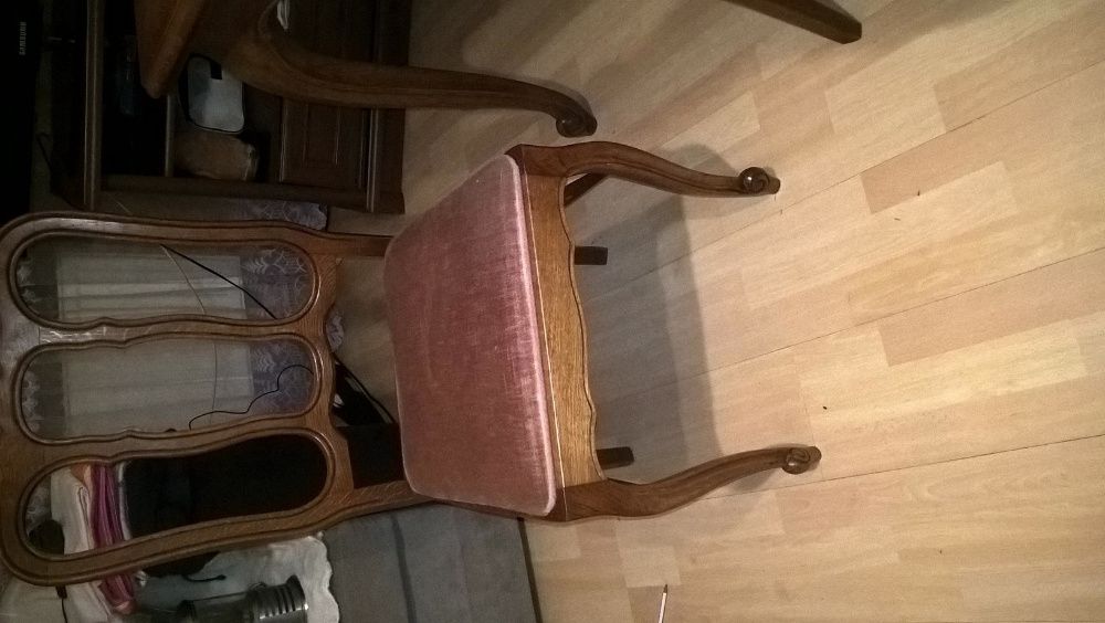 sprzedam meble ludwikowskie kredens,  stół i 6 krzeseł