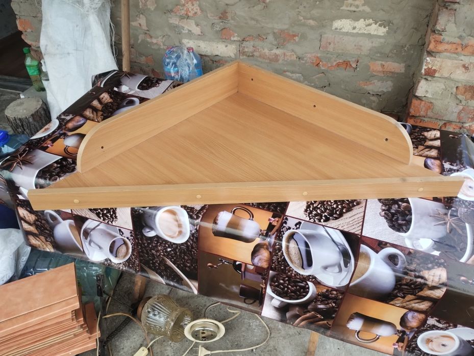 Поличка під телевізор.