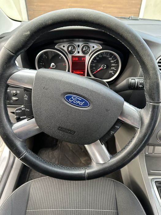 Форд фокус 2010 рік