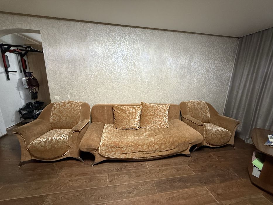 Безкоштовно віддам диван і два крісла