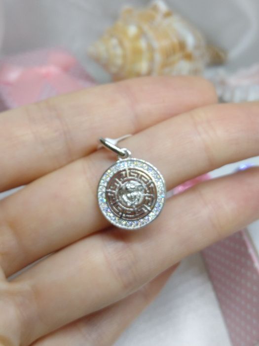 Piękny srebrny wisiorek Meduza grecki wzór, srebro 925