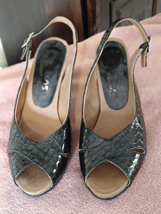 Sandały na słupku Pitillos