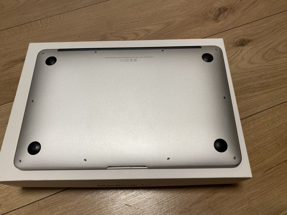 Idealny MacBook Air 11.6” 4/128 GB w PERFEKCYJNYM stanie!