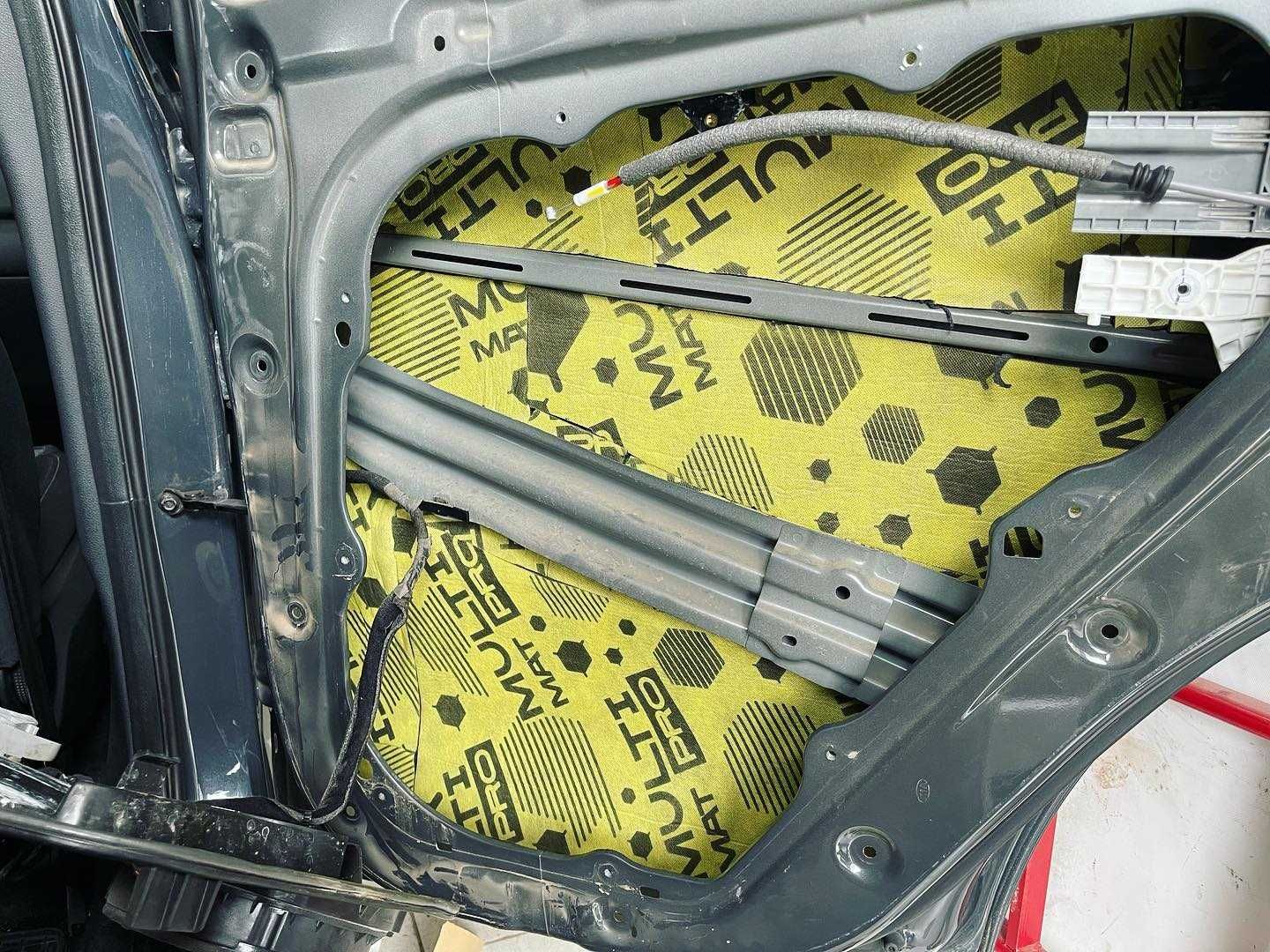 Шумоізоляція авто Acoustics Alumat Profy Xtreme Electro віброізоляція