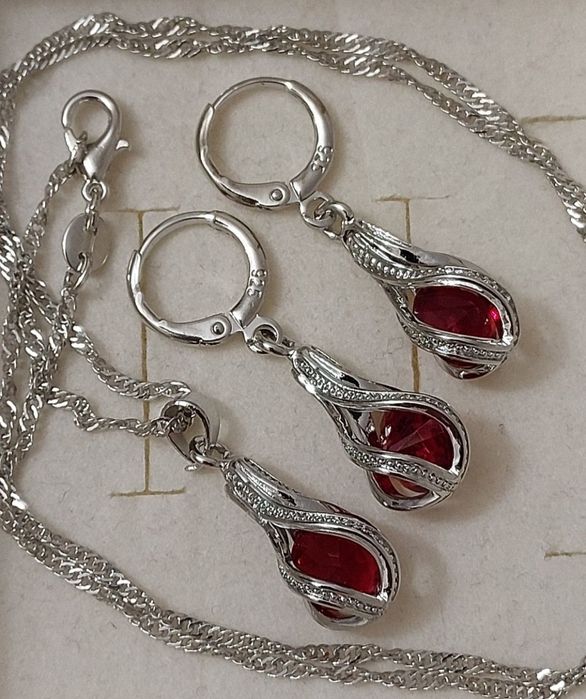 Srebrny Komplet biżuterii czerwone oczko