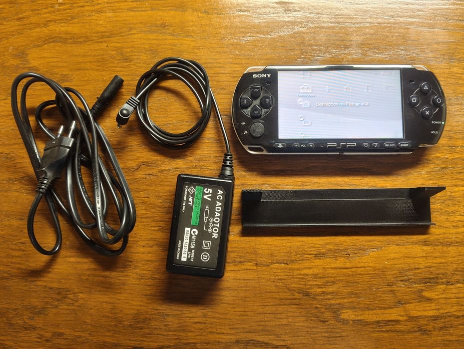 Sony PSP 3004 + Carregador + Bateria + Cartão 64GB + Suporte
