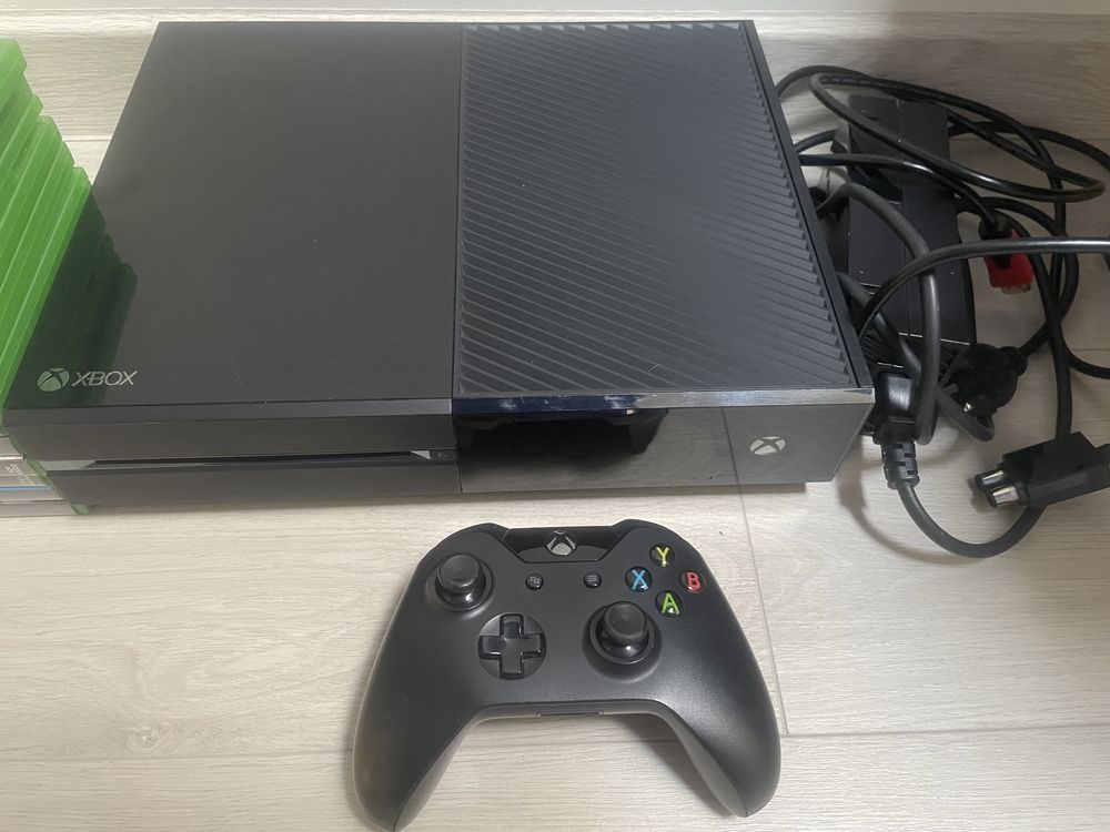 Xbox One + pad +12x gry