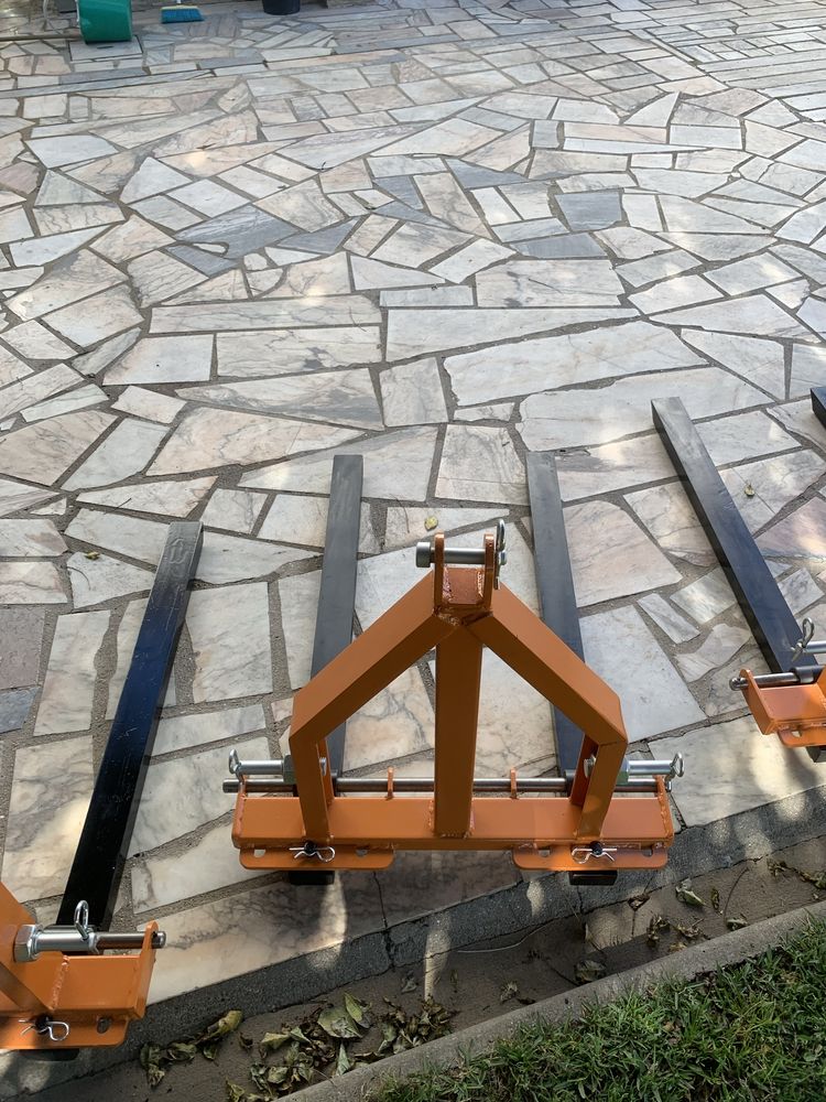 Porta paletes trator ajustável