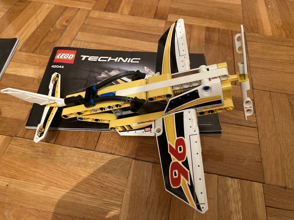 Dwa zestawy Lego Technic 42044 samoloty