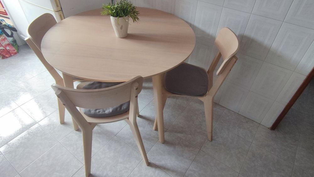 Mesa + 4 cadeiras Ikea Lisabo