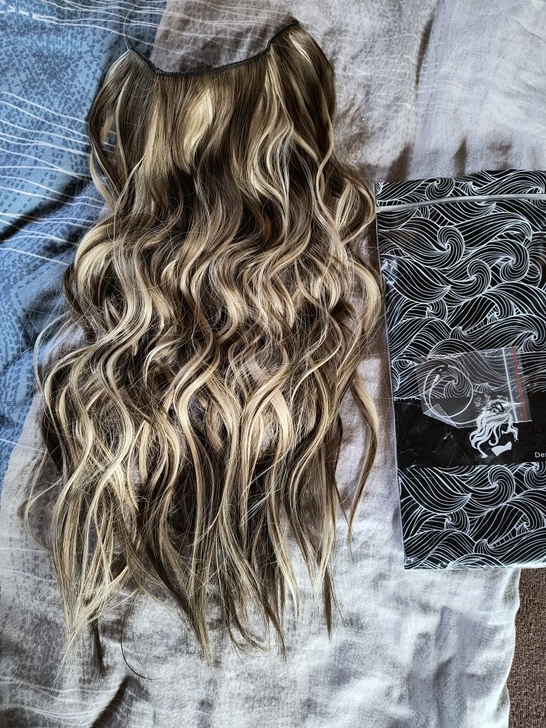 Nowe falowane włosy na żyłce flip in 50 cm refleksy pasemka blond