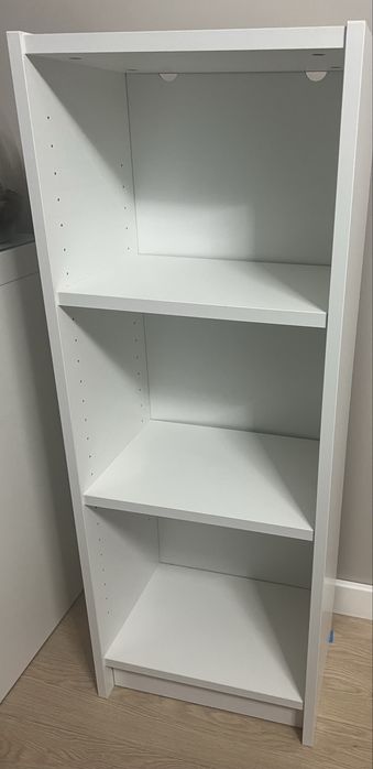 Mały biały regał Ikea