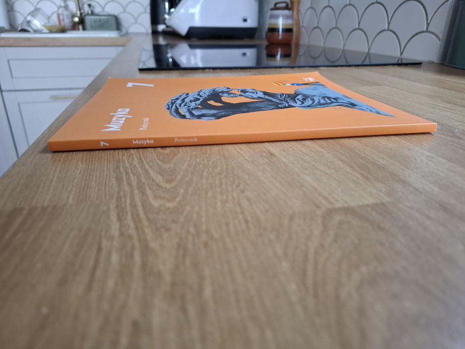 Podrecznik Muzyka 7 klasa MACEdukacja